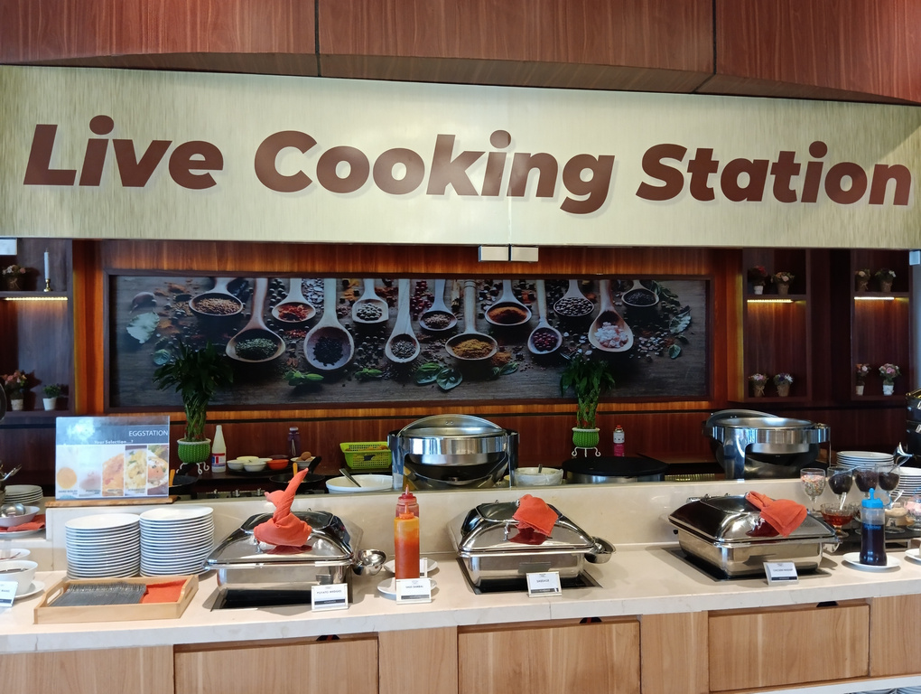 live cooking station hotel aston gresik