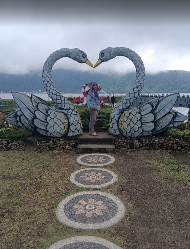 spot foto ulun danu beratan
