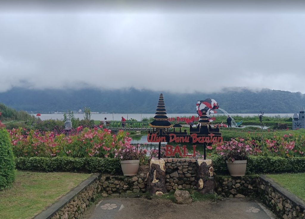 spot foto ulun danu beratan